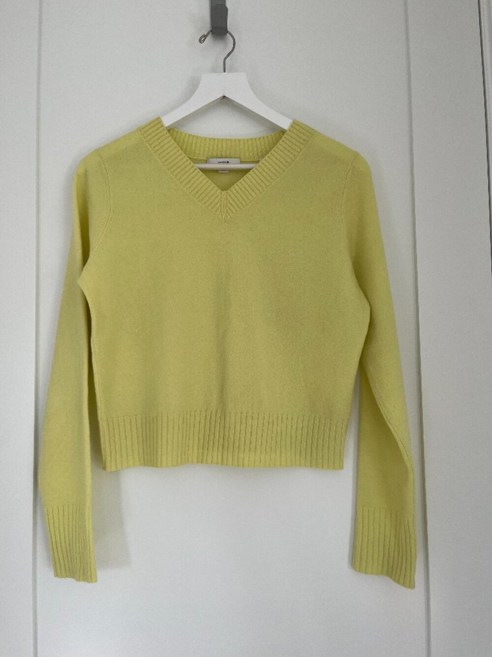 Vince Yellow V-Neck Cashmere Blend Sweater Size M. Like NEW!